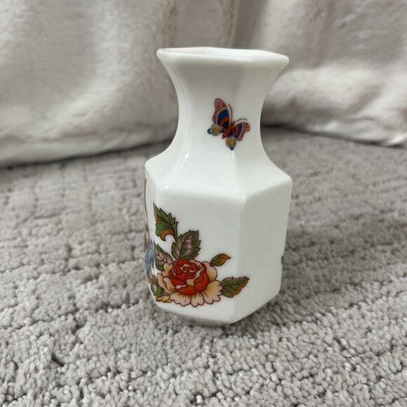 Vintage Ardalt White Vase with Flowers and Butterflies 3.75" Taiwan - Picture 3 of 10